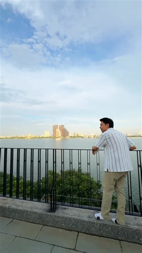 A studio that costs more than a 3-bedroom 😳 Worth it for the lake view? | Ralph Lawrence