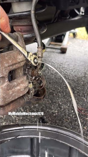 👉 This is what you should see when bleeding brakes #automobile