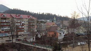 Ukrainians fleeing war take refuge in the mountains