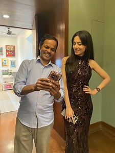 CAPTION DOH Aur PRIZE JEETO 🎁 🙌 Best Caption dene waale ko we will contact and send you a small token of our love 🫶❣️❣️❣️🎁 Jal..di kijie #diliiiiiiiiiiiiip | Amrita Rao