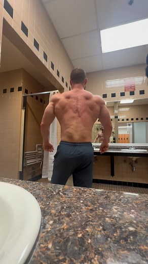 16 reactions | I won’t give up  #godfirst #bodybuilding #classicphysique #mensphysique #npc #npcnortheast #gat #nitroflex | Dave Fitz | Facebook