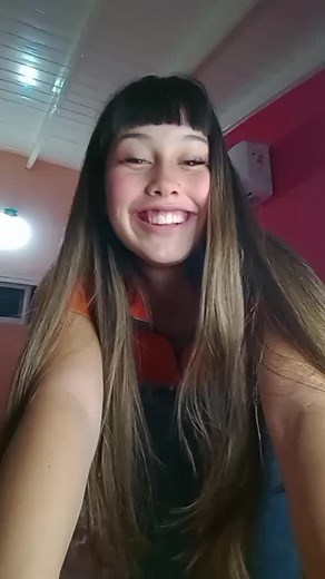 Encuentra el video completo de la niña y el perro escondido aquí