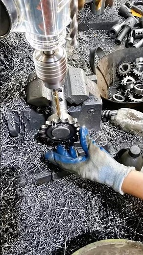 Gear Shaft Locking | Drilling & Threading for Set Screw #Shorts