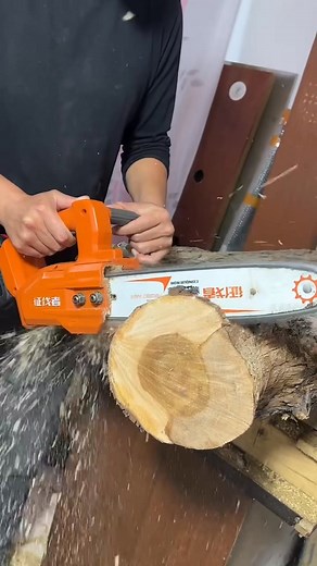 Massive Log Cutting for Firewood Prep! 👍 . . . #Chainsaw #WoodCutting #Firewood #LogCutting #Logger #StumpRemoval #DIYProjects #OddlySatisfying #USA #Reelsfb #Reels #Powertools #fblifestyle | Tree Cute