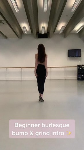 The intro to a classic bump and grind routine - one of my favourites ✨💕 #burlesque #burlesquedancer #performer #cabaretperformer #burlesquedanceclass #fyi #fyp #howtoburlesque #londonperformer #burlesqueclass #danceclasslondon #ehlersdanlosdancer #londondanceclasses #showgirllife #stockings #heels #heelsdance #showgirl #showgirldancers