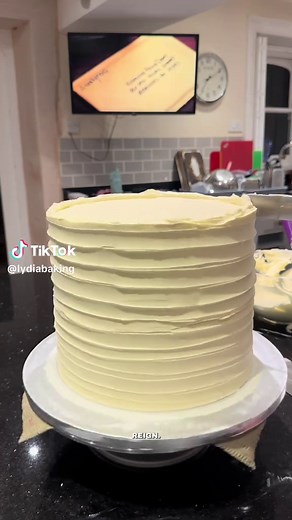 Understanding the Size of a 10-Inch Cake