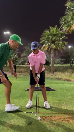 Working with elite juniors, it’s common to see extremely good movement sequences. Their bodies separate really well to generate speed. One thing that juniors often need a lot of help with however is the detail involved in set up. I explained to this junior in our session, have a great movement is a blessing, but a poor set up with still make that great movement produce inconsistent results. Cleaning up the grip, alignment and ball position will allow that great sequence to shine!! #golf #riggsgo