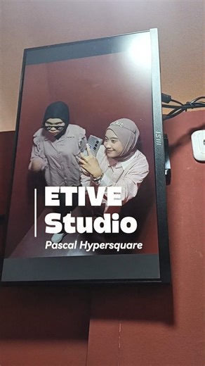 𝓡𝓲𝓿𝓪 | Foodies | Lifestyle | Review on Instagram: "Photobox, Self Photo, karaoke, dan nonton film dalam 1 tempat?? semua service inu kalian bisa dapetin di @etive.bandung @etive.id"