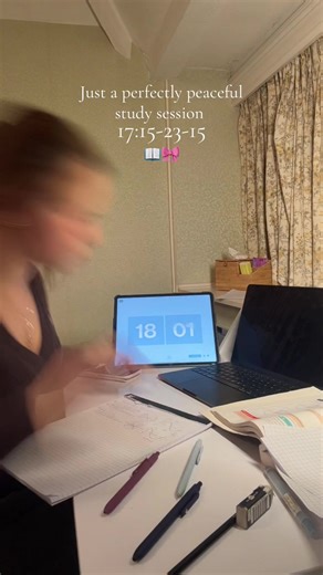 And in the blink of an eye, six hours pass. It’s only a chore if you make it. #alevels #studymotivation #gcse #maths