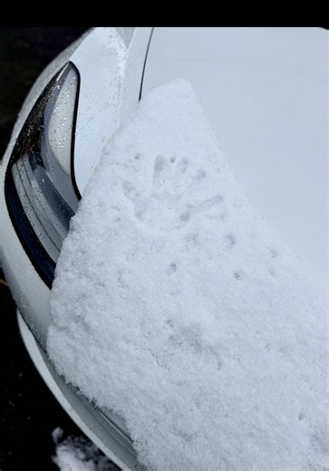 雪とテスラとドローン☃️ 曲はAIでオリジナル曲を作ってみました♪