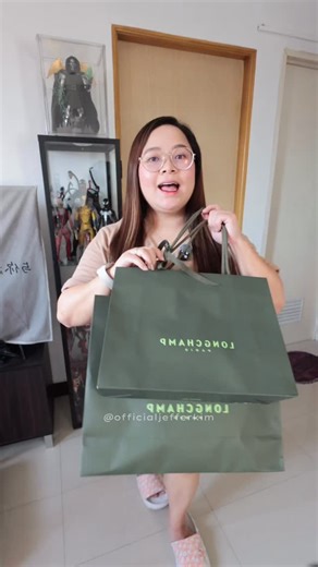Another day, another Longchamp haul 💄🎀 Come unbox with me and see which styles I’m adding to my collection! 🎀 . . . . . #longchamp #longchamplepliage #longchampbag #wallet #bag | Jefferkim Feliciano