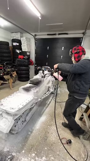 176K views · 921 reactions | On a testé beaucoup de marques de savon au fil du temps et un seul est resté. Pourquoi?… Parce que ça marche. Le Super Lavox de Cicochem Produits nettoyants. Pour en savoir plus sur ce produit voici le lien ➡️ https://cicochem.ca/produit/4l-super-lavox/ | LaMotoneige.net | Facebook