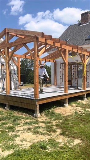 26 reactions | Hog wire railing. #remodel #construction #contractor #diy #carpenter | Hongly Sok | Facebook