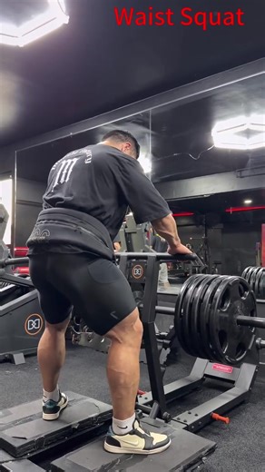 Squat Machine This machine mainly trains your legs, glutes and thighs. It strengthens lower body strength and shapes your hips effectively. Safe and stable for all gym users. If you need it, add my WhatsApp.