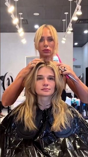 SHAG ✂️ SHAPE UP 🥵@mckennajoy_ ‘s Shag needed a little shape up ! As you can see it was heavy and...