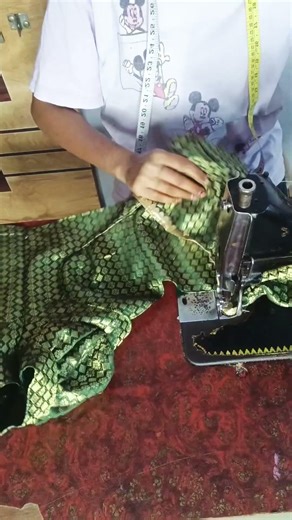 Madhubala style blose me lace lagane ka asan tarika 👌🥰 ll #shorts