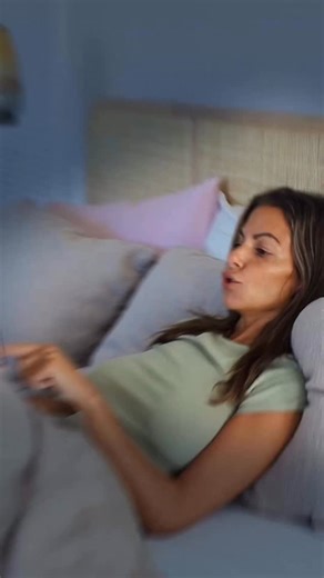 Tania Elliott on Instagram: "Were you doomscrolling when this popped up on your fyp? Be honest 👀 Emerging research shows that chronic exposure to blue light induces epigenetic changes in your skin cells These changes dysregulate genes involved in collagen synthesis, inflammatory response, and cellular repair, which leads to hallmark signs of aging like wrinkles, loss of elasticity, and pigment disorders In other words, making you look old. Not to mention, it ruins your sleep. If that’s not enou