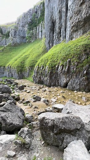 52K views · 2.6K reactions | Here are some beautiful destinations in the United Kingdom  Leominster, England  Newton House at Dinefwr, Wales  Ashton under Hill, England  Snowshill, England  Stourhead Garden, England  Cambridge, England  Farne Islands, England  Castle Coch, Wales  Berry Pomeroy Castle, England  Gordale Scar, England | Beauty of the World | Facebook