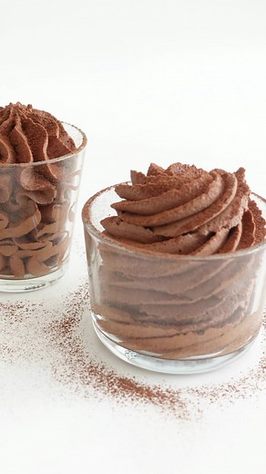 East Chocolate Mousse. Recipe in comments. #chocolatemousse #chocolatelovers #desserts | Cupcake Savvy