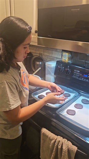 Mom's making the requested chocolate cookies of big bro 🍪🥰❤️