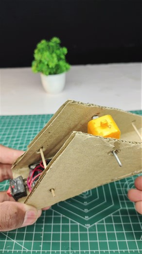 How to make amazing toy Robot #toyrobot #gearmotor #battery #shorts