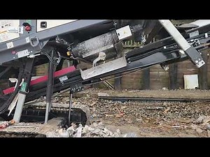 Ecotec TDS815 shredding C & D wood waste