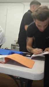 A candid video of One Direction backstage prior to their 2014 performance at the Sun Bowl Stadium. Member Liam Payne (seen above wearing a cast) #liampayne #louistomlinson #niallhoran #onedirection #usa #canada #uk #reels #reelsviral #reelsinstagram | The Fix Shop