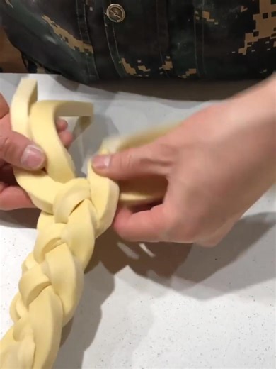 How to braid puff pastry dough Full post https://www.lovecookingdaily.com/braiding-puff-pastry/ Discover a mind-blowing bread braiding hack that will elevate your baking game to the next level! In this video, we take you through step-by-step instructions on how to create stunning braided bread that not only looks impressive but also tastes incredible. Whether you're a seasoned baker or just starting out, this easy puff pastry recipe is perfect for creating savory pastries and delightful appetize