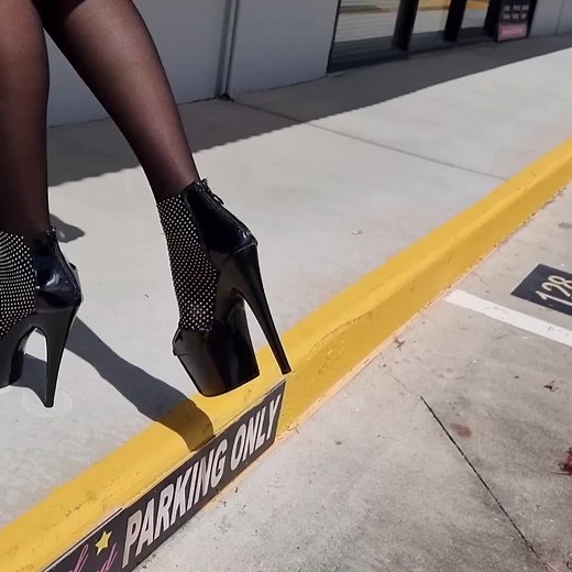 #bling #shoesofhollywood #nylons #stockings #pleasershoes