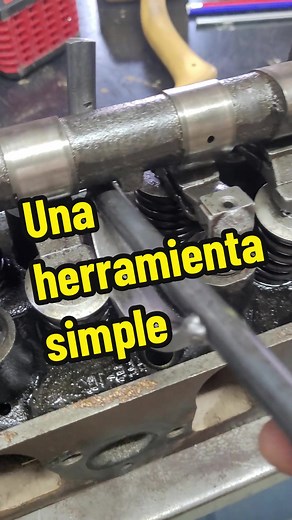 Una herramienta muy simple para comprimir los resortes de válvula 🤔 #herreria #weld #metalwork #tools #herramientas #ford #taunus #mecanica #mechanic