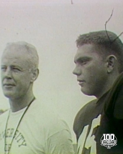 𝐒𝐭𝐚𝐝𝐢𝐮𝐦 𝐒𝐜𝐫𝐚𝐩𝐛𝐨𝐨𝐤 6️⃣6️⃣ » Nov. 30, 1963 | In head coach Bud Wilkinson's final game at Memorial Stadium, running back Jim Grisham broke the school rushing record with 218 yards and scored four touchdowns in a 34-10 win over Oklahoma State. Wilkinson's home record was 69-10-1. #GFOMS100 | Oklahoma Football