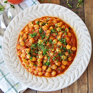 Spanish Chickpeas with Spicy Paprika Tomato Sauce - Spain on a Fork
