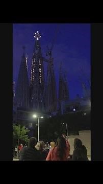 Lichtshow bij inzegening van Sagrada Família