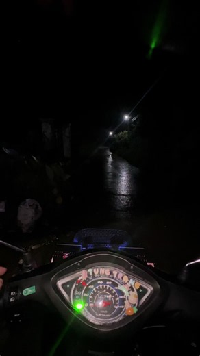 Đèn trợ sáng xe máy: Test ánh sáng, đường ướt và đèn tàu