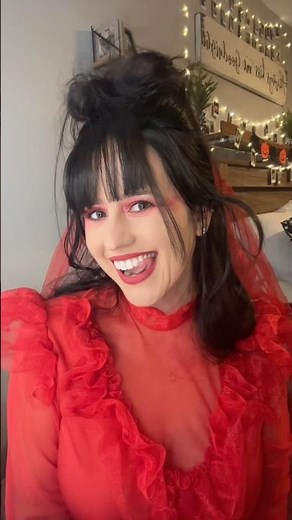 Lydia Deetz ❤️‍🔥 #happyhalloween #beetlejuice #lydiadeetz #wynonaryder #halloweentransition