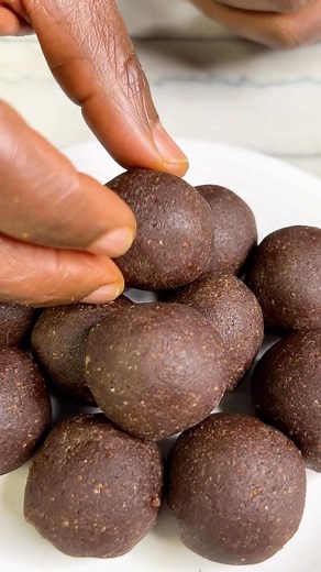 Javant’s Healthy Vegan Recipes | RECIPE: Tap Here ⬇️ Carob Fudge Bites ¼ cup of nut or seed butter ½ cup date paste (see my “dates” highlight) 2 tbls of carob powder ¾... | Instagram
