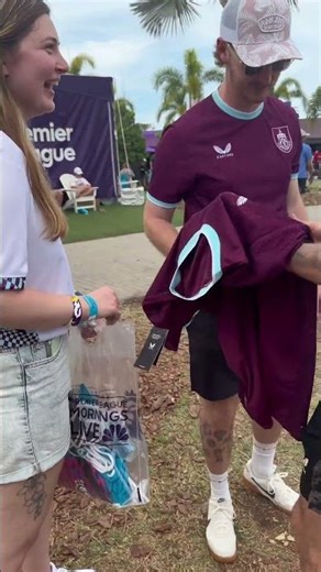 Giving back to a Claret in Tampa Bay 👏 #burnleyfc #football #premierleague #tampabay