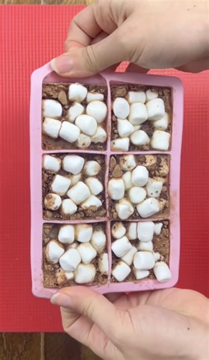 christmas hacks plus tips & tricks This video shows 10 different DIY, food and storage hacks that'll make the holiday season so fun and easy #DIY | Brooklyn B