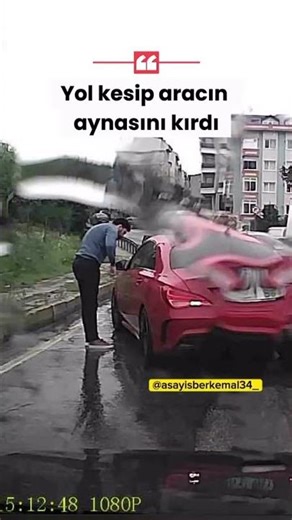 İstanbul Ataşehir’de tartışma sonrası sürücü aracı durdurup aynasını kırıp olayı yerinden uzaklaştı.