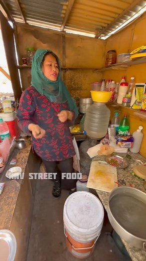 725K views · 10K reactions | सुनसान जंगल में माया दीदी का जबरदस्त ढाबा!  गहरी खाई के ऊपर बनी छोटी सी दुकान से चलाती है घर का खर्चा #Himachal #pahadi #streetfood #trending #food #pahadifood #himachalpradesh | Hnv India Waale | Facebook