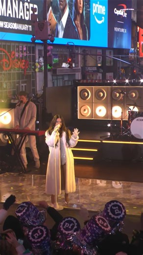 Starting the New Year strong with "The Bones" 🖤 Maren Morris #RockinEve | Dick Clark's New Year's Rockin' Eve