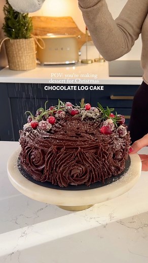 This chocolate log cake is the perfect chocolatey dessert to make for Christmas Day. Less effort than a Yule log but equally showstopping and delicious. Full deets below ✨🎄 only 2 weeks to go! Ingredients 500ml almond milk 1 tbsp apple cider vinegar 175ml veg oil 390g caster sugar 450g plain flour 50g cocoa powder 1 1/2 tsp baking powder 2 ¼ tsp baking soda (bicarb) 1/2 tsp salt Frosting: 350g cool room temp butter 60g cocoa powder 180g icing sugar 1 tsp vanilla bean paste Dusting of icing suga