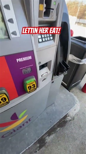 ⛽️ FIRST FUEL UP IN 19 YEARS!! 🇺🇸 1985 Formula 302 SR1 #formula #speed #boat #classic