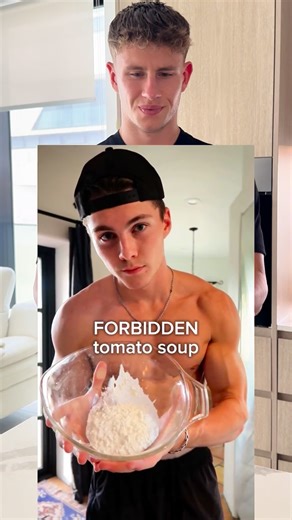 Torin Redpath | Online Transformation Coach on Instagram: "SUPER HIGH PROTEIN TOMATO SOUP?? 🔥 We are even putting cottage cheese in soup now… Comment “TRAINING” for my free fat loss training that includes some of my favourite recipes! + much more! I try viral recipes so you don’t have to, follow @torinredpath ✅ Big ups @zanderkyork for this insane recipe. 🤝 ⚖️Ingredients: 2 cups (480g) whole peeled organic tomatoes 1½ cups (375g) low-fat cottage cheese ½–1 cup (120–240ml) beef bo