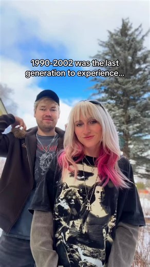 the best time to be a kid hands down 🥲 stream “brb ttyl” - davvn!! (that’s us!) 💿🩵 . #2000snostalgia #2000s #y2k #nostalgia #elderemo #newmusic | davvn