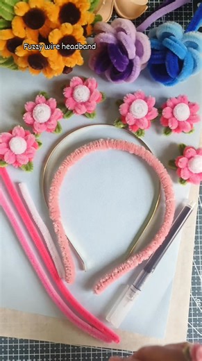 Fuzzy wire headband tutorial #fuzzywire #fuzzywiteheadband #fuzzywireflowerheadband #diyheadband #diycrafts | Crafty Ivy