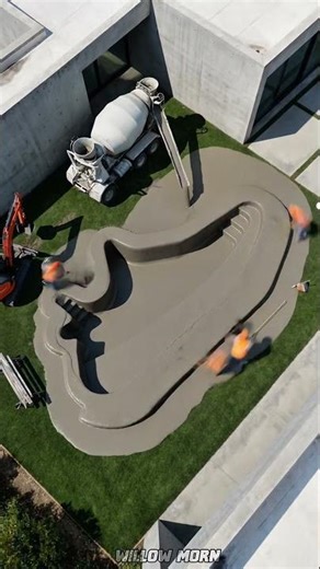 Building an Aerodynamic 3D Yeezy Pool in 50 Seconds!