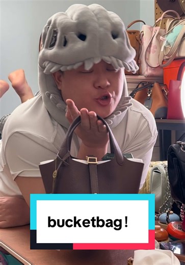 Put this under the Christmas tree! It's hard to imagine how happy you will be!#handbag #luxuryhandbags #leatherbag #fashionart