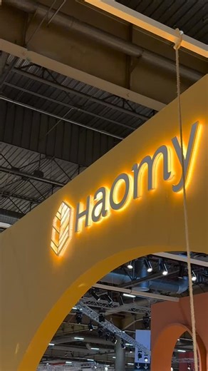 Et puis évidemment il y a toujours Haomy avec une collection printemps été 2026 aux couleurs dynamiques mais aussi aux couleurs douces et intemporelles. Côté homewear, des nouveautés pour passer un été dans le confort de la double gaze de coton. A glisser dans vos valises 🌴 #maisonjulo #haomyofficiel #marchededeauville #lingedemaison #normandie #maisonetobjet2026 #conceptstoredeauville #cotefleurie #décoration @maison_julo | Maison Julo