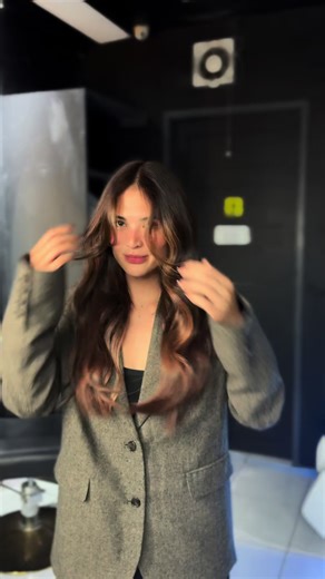 Sofia Andres' Stunning 22-Inch Hair Extensions